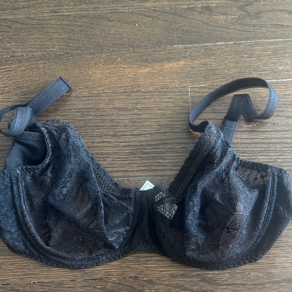 Simone Perele Black lace bra size 30F like new condition